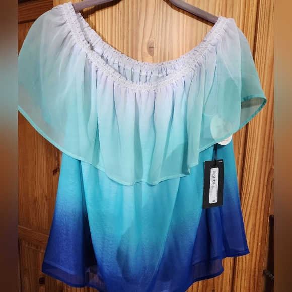 STYLUS Tops - Nwt womens stylus top